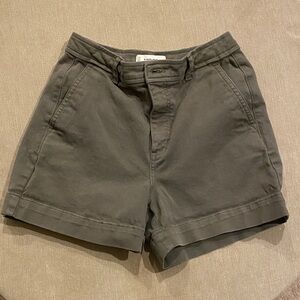 Everlane Chino Shorts in Olive Green size 6